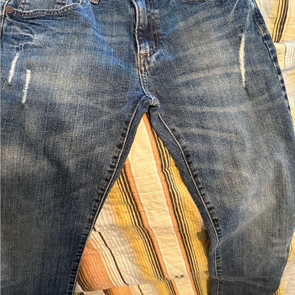 Wrangler Relaxed Fit Distressed Blue Jeans